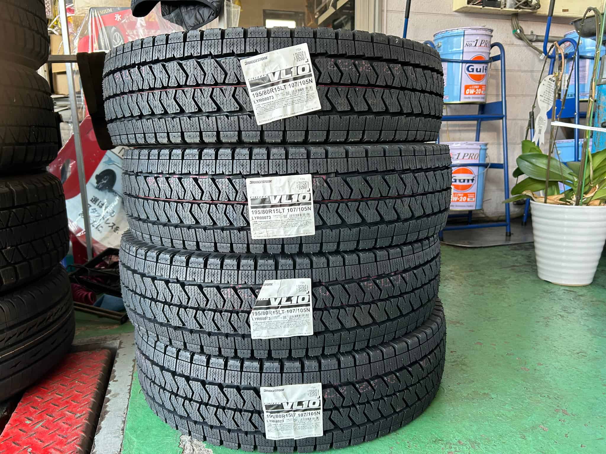 ブリヂストンのバン、小型トラックのスタッドレスの画像