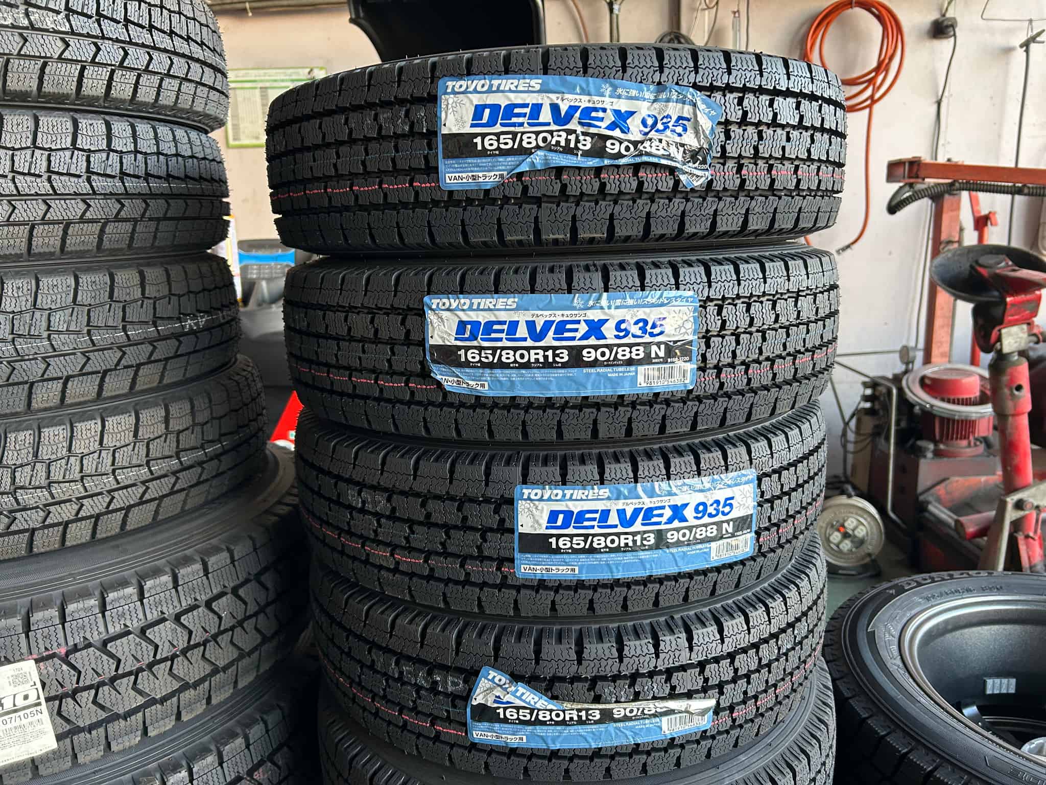 トーヨータイヤのビジネスバン用の小型スタッドレスの画像