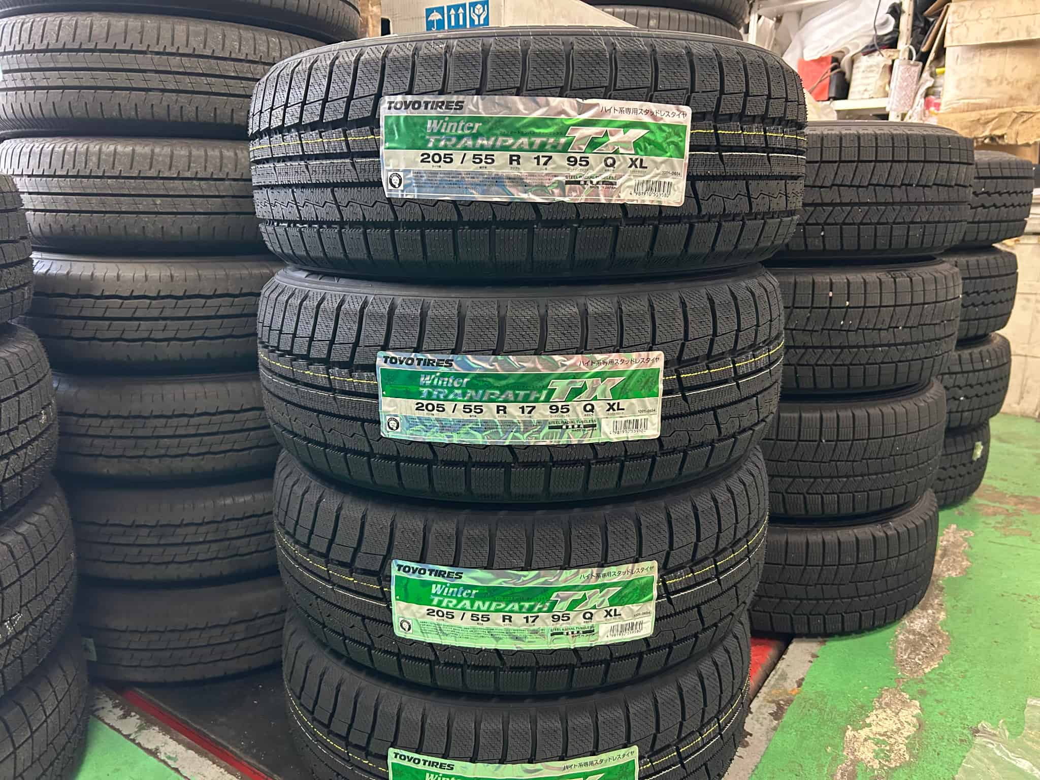 ミニバン専用スタッドレス　ノアへの画像