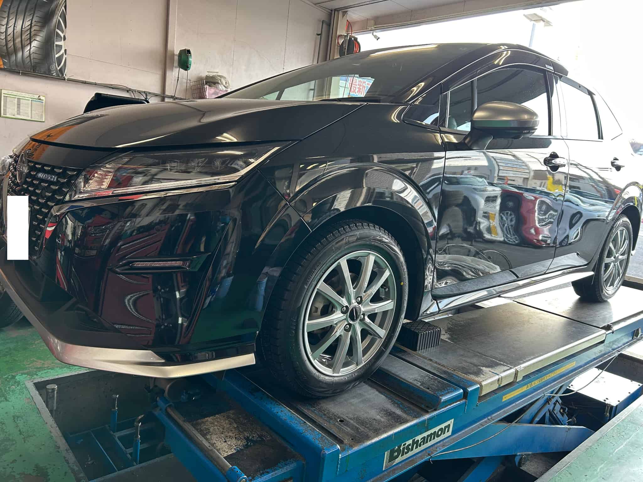 日産オーラへ　ブリヂストンのスタッドレスアルミセット　の画像