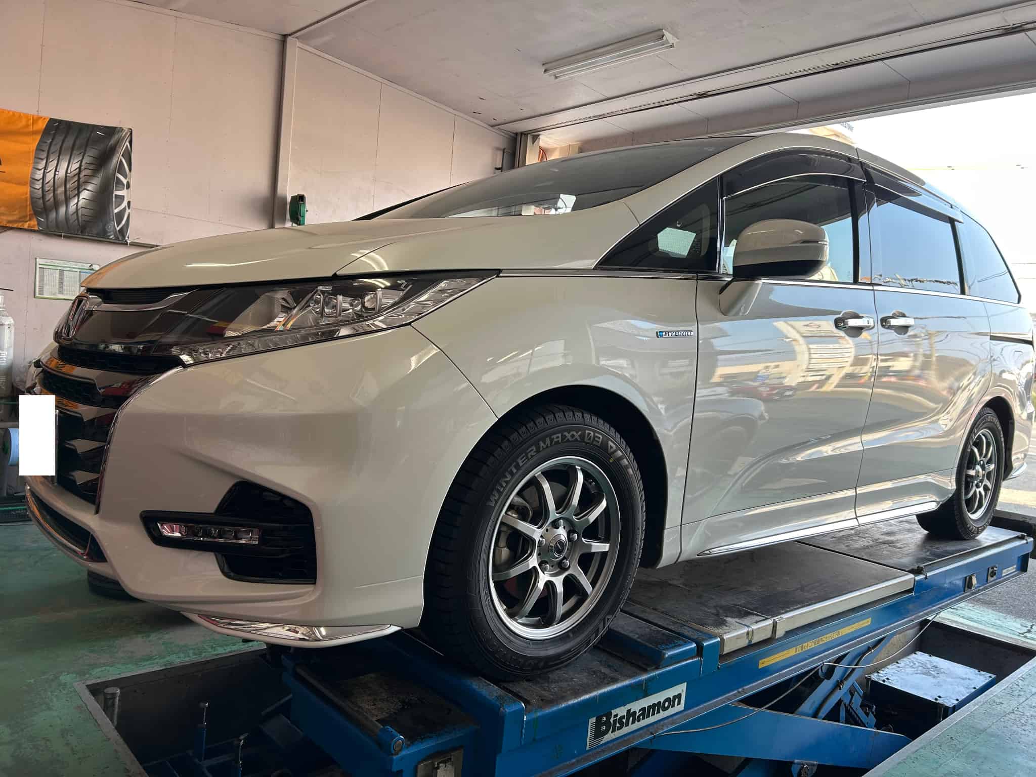 オデッセイへ　ダンロップスタッドレス＆アルミセットの画像