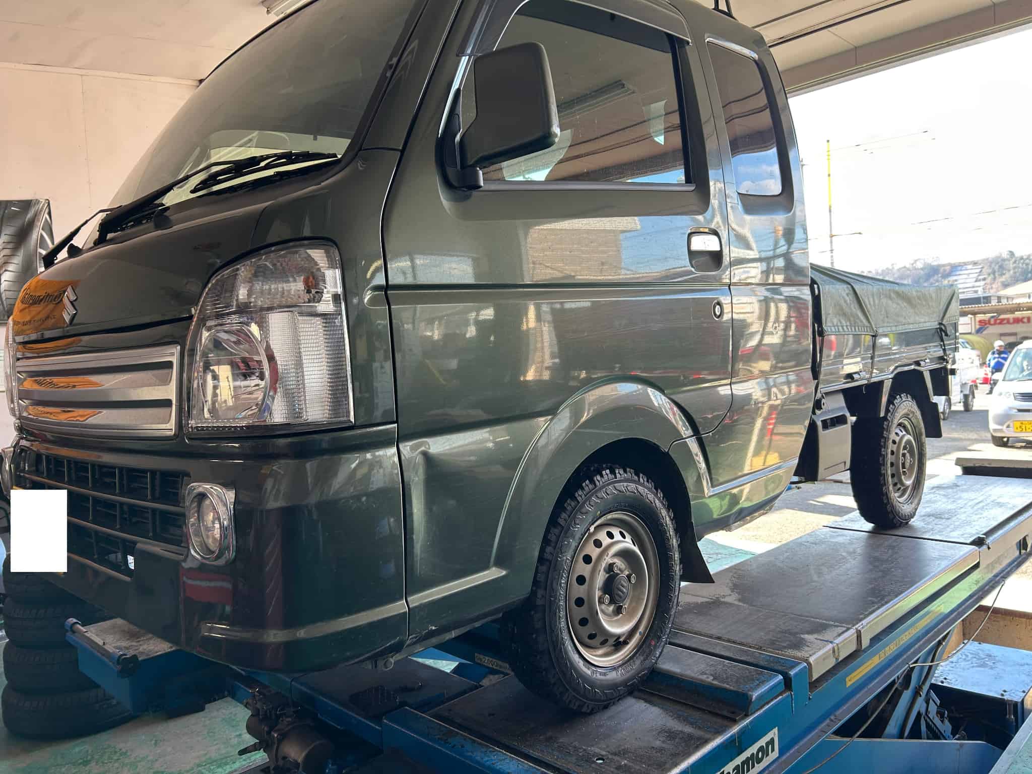 スズキスーパーキャリーにジオランダーMTタイヤの画像