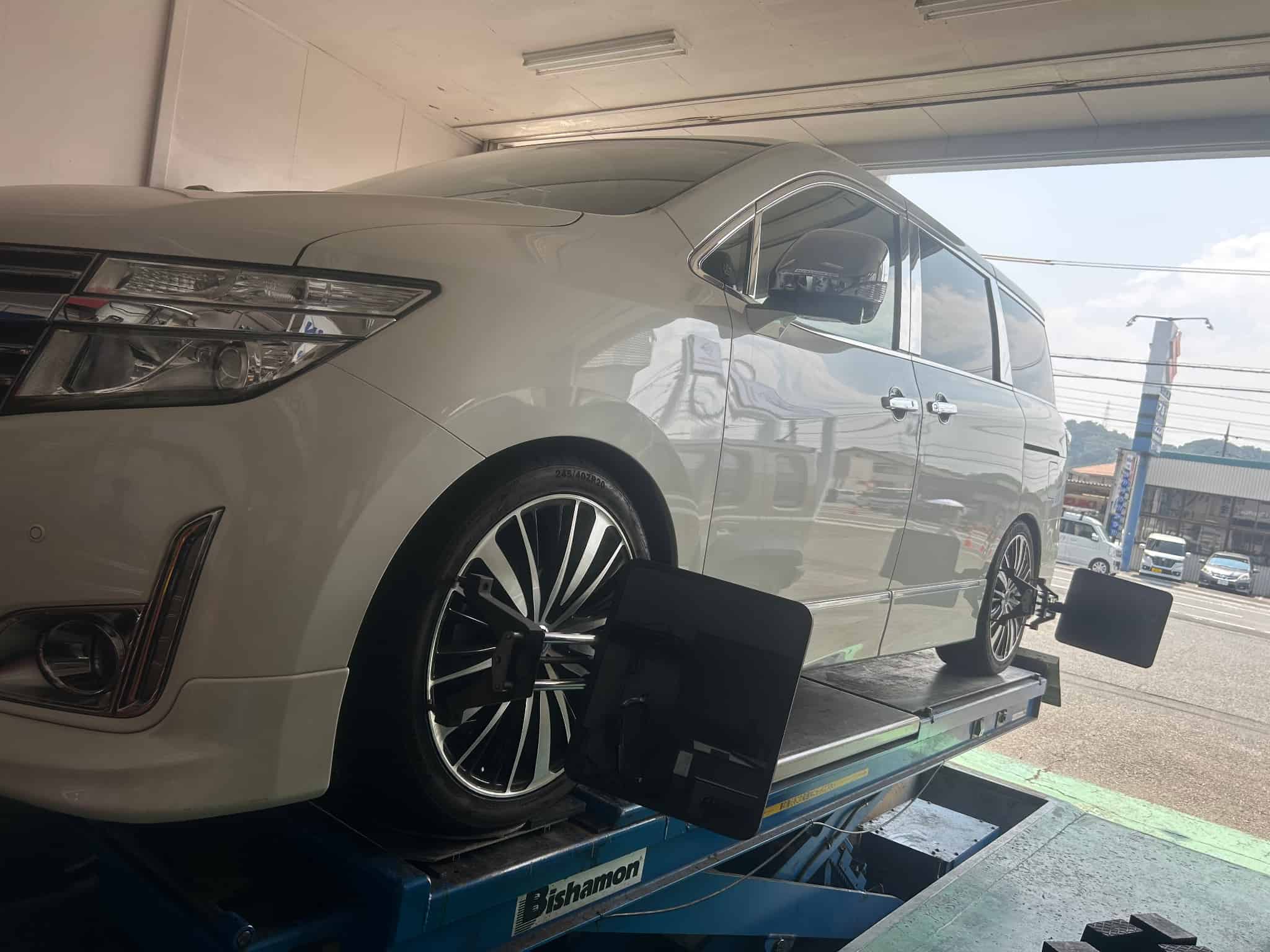 エルグランドのアライメント調整の画像