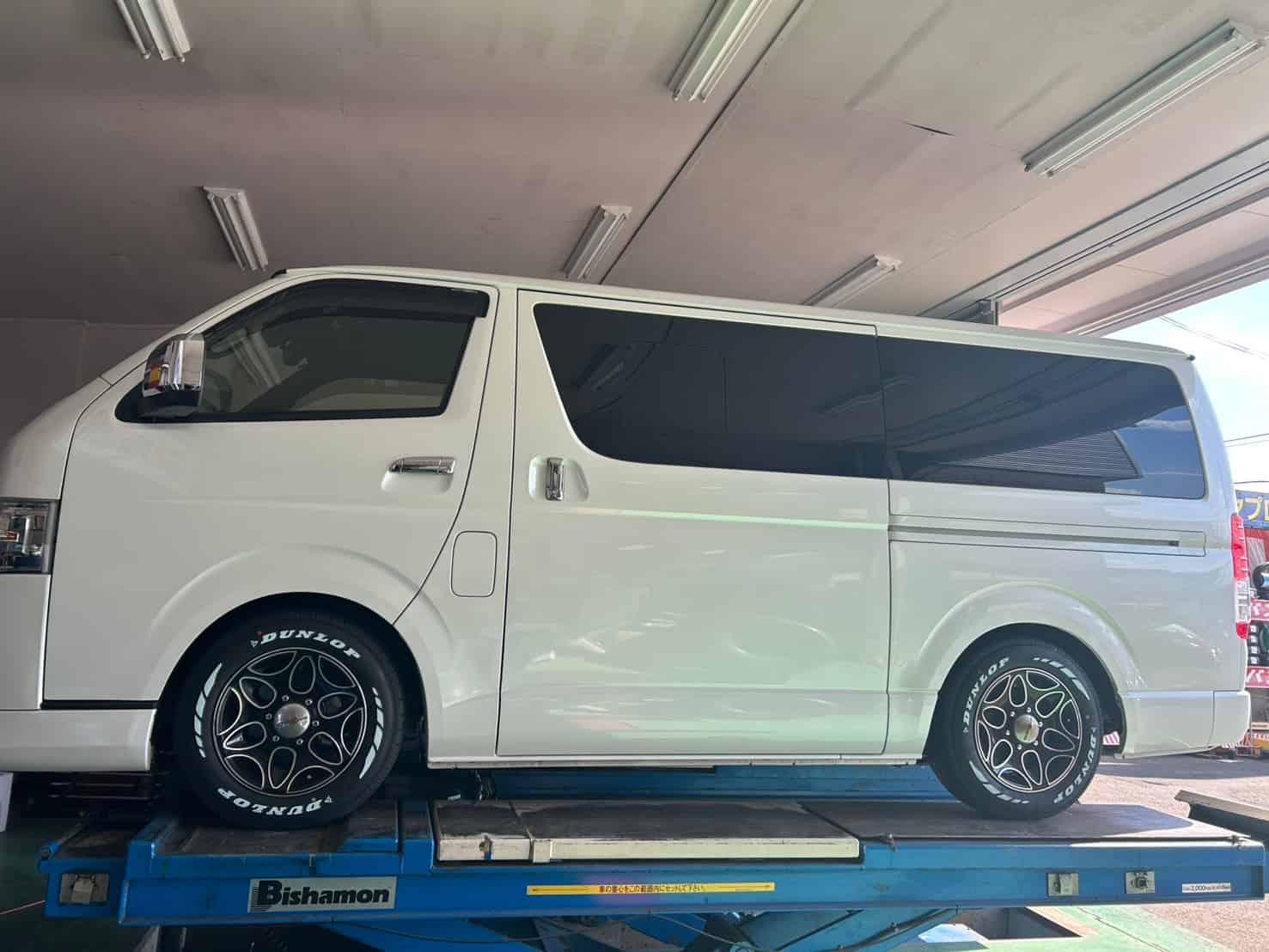 ハイエースへ　ダンロップのホワイトレタータイヤ　NEWの画像