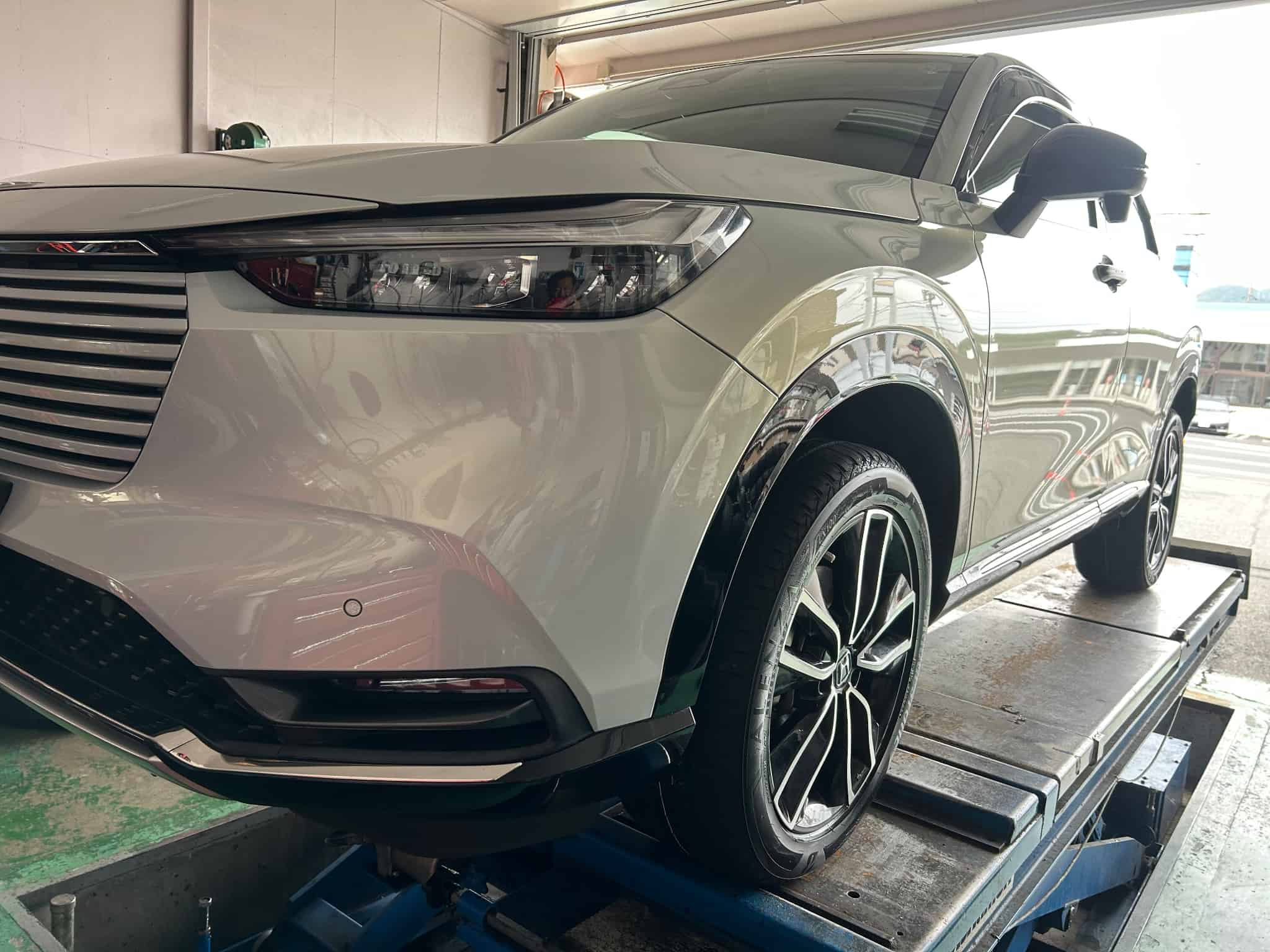 ベゼルへ　ブリヂストンのアレンザの画像