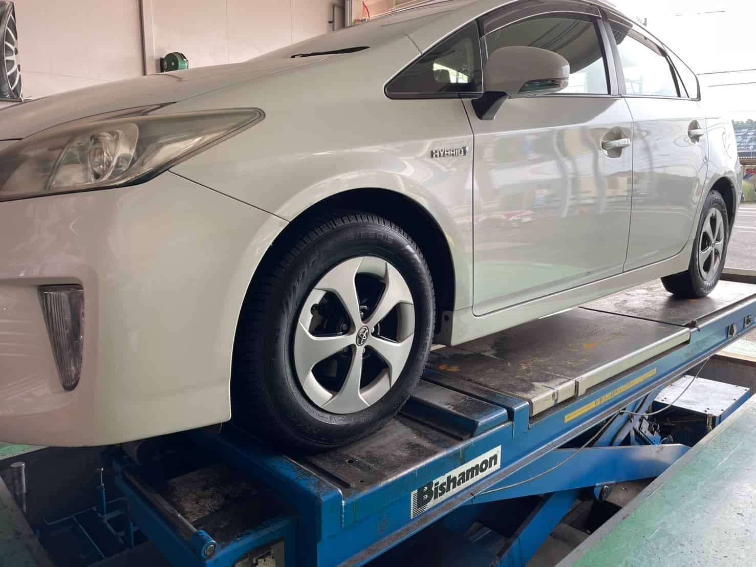 プリウスへ　ノキアンハッカペリッタ　スタッドレスの画像