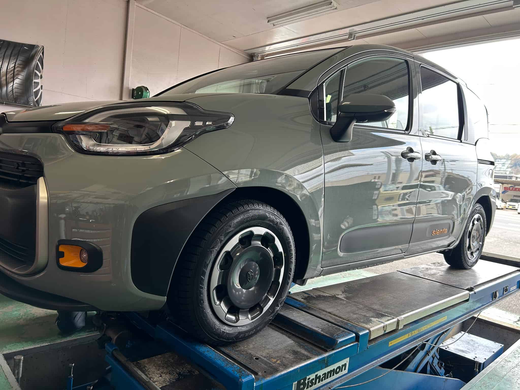 シエンタへ　トーヨーのGIZ3スタッドレスの画像