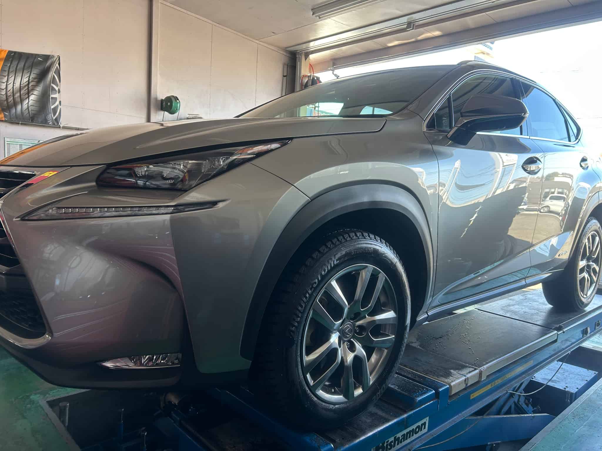 レクサスNXへ　ブリヂストンのSUV専用スタッドレスの画像