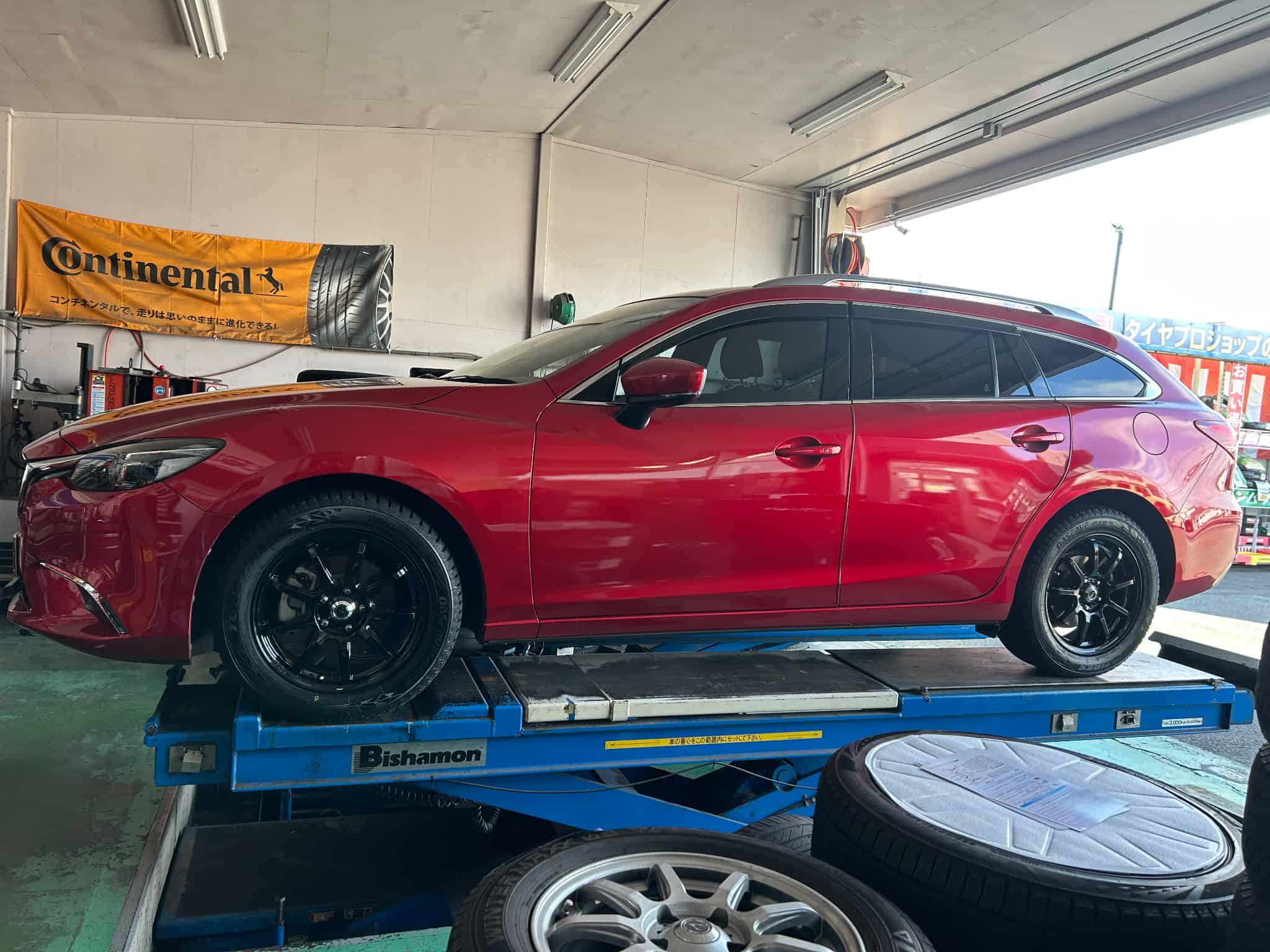 アテンザワゴンへ　オブザーブスタッドレス＆ホイールセットの画像