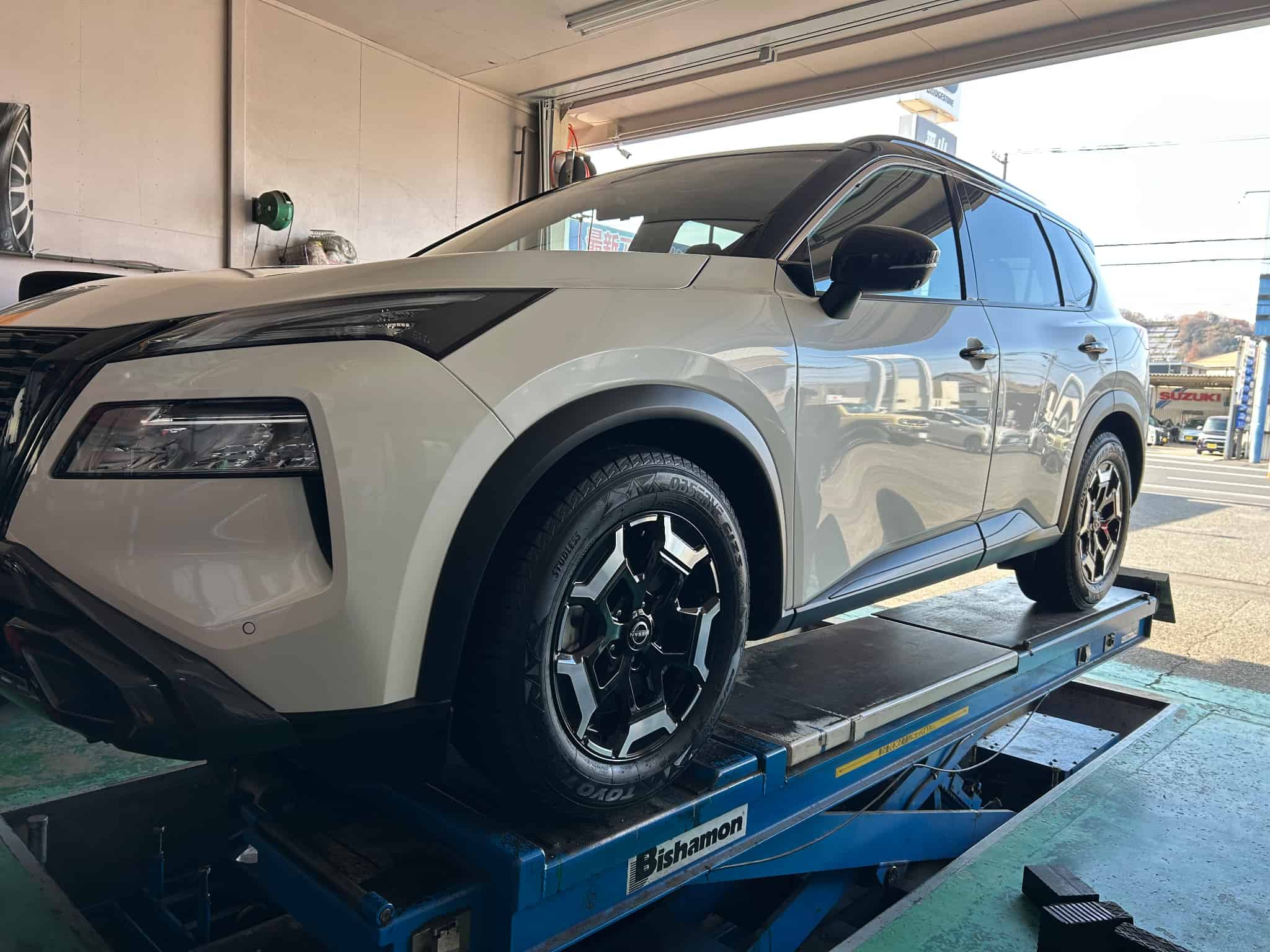 エクストレイルへ　18インチスタッドレスの画像