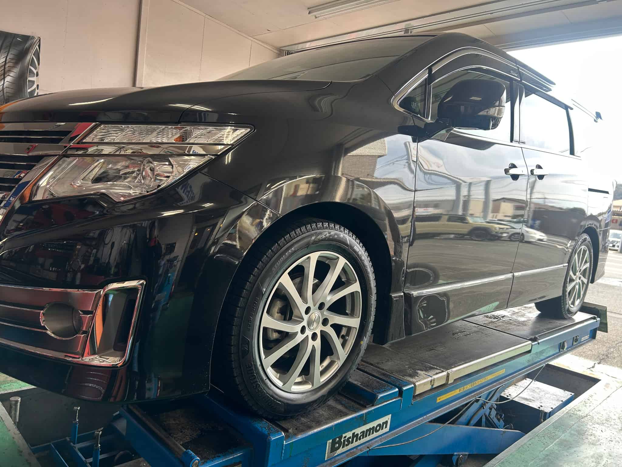 エルグランドへ　ブリヂストンVRX3スタッドレスの画像