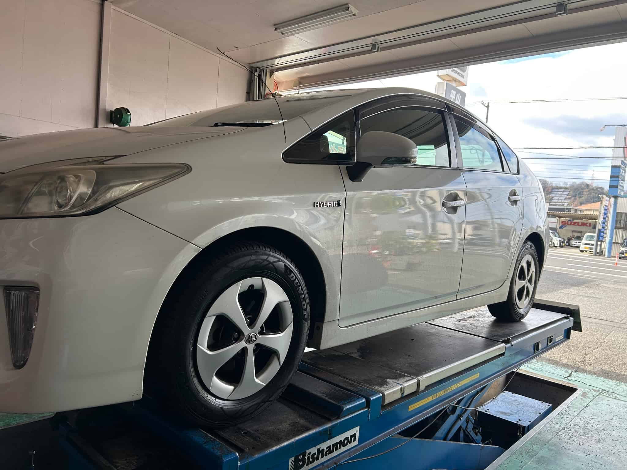 プリウスへ　ダンロップのオールシーズンタイヤ　シンクロウエザーの画像