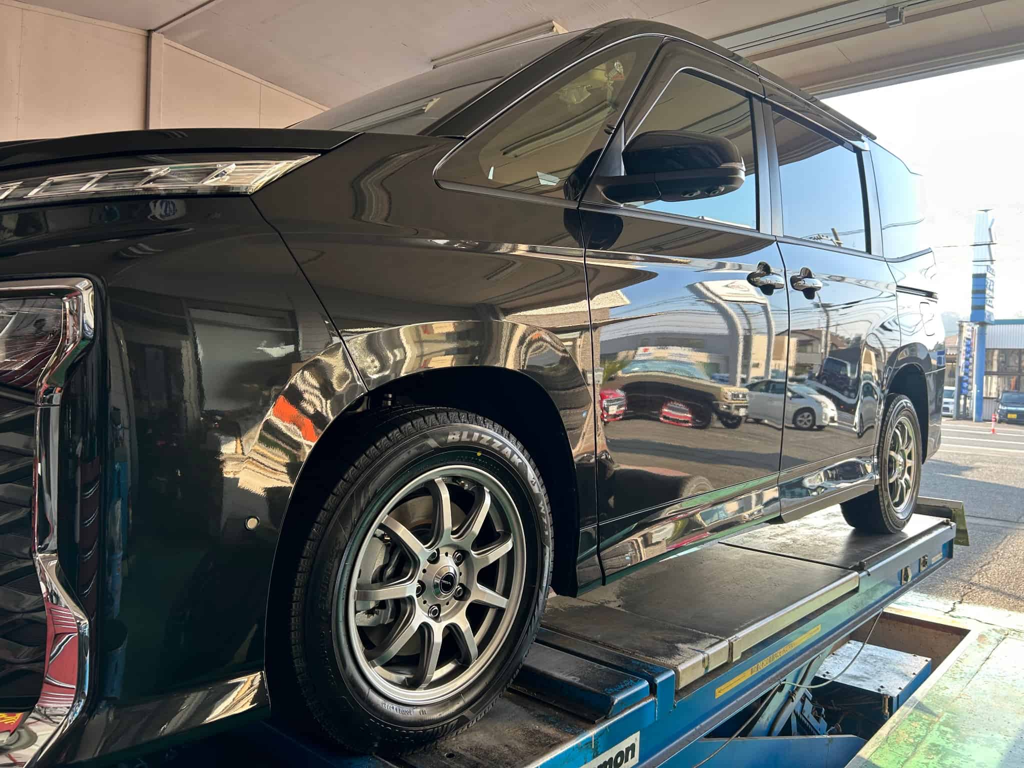 ノアへ　ブリヂストンWZ-1スタッドレス＆アルミセットの画像