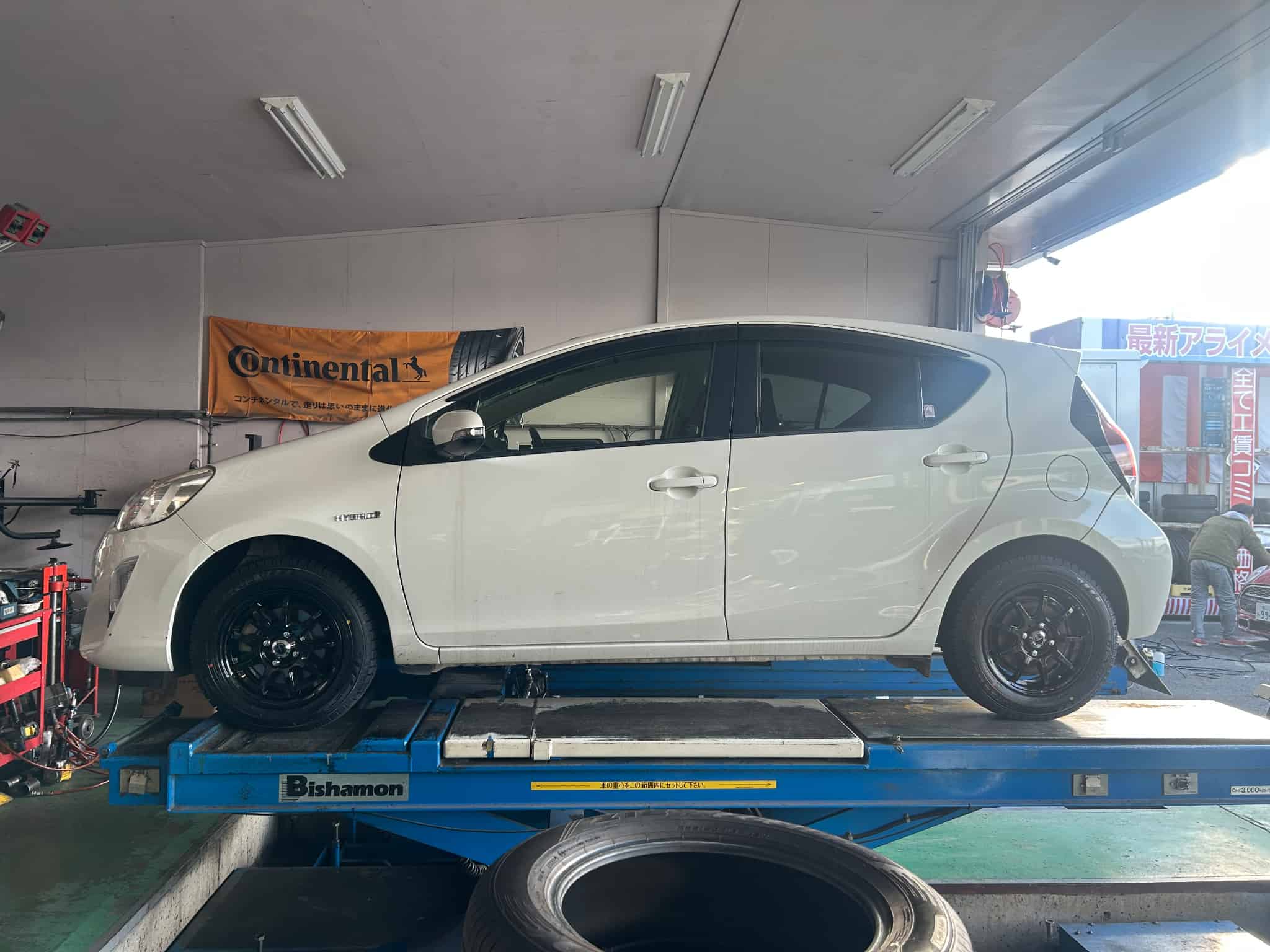 アクアへ　ダンロップスタッドレス＆アルミセットの画像