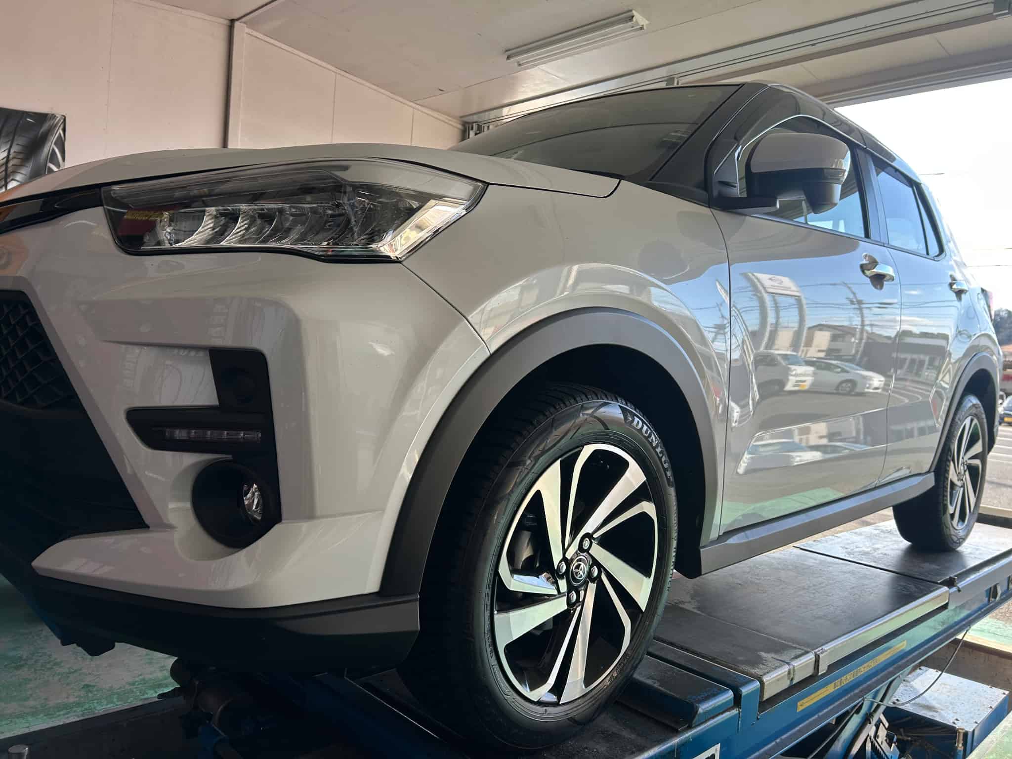 ライズへ　ダンロップのオールシーズンタイヤ　シンクロウエザーの画像