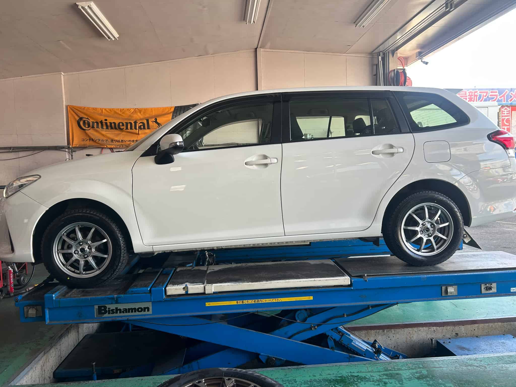 カローラフィルダーへ　ブリザックスタッドレスタイヤ＆ホイールセットの画像