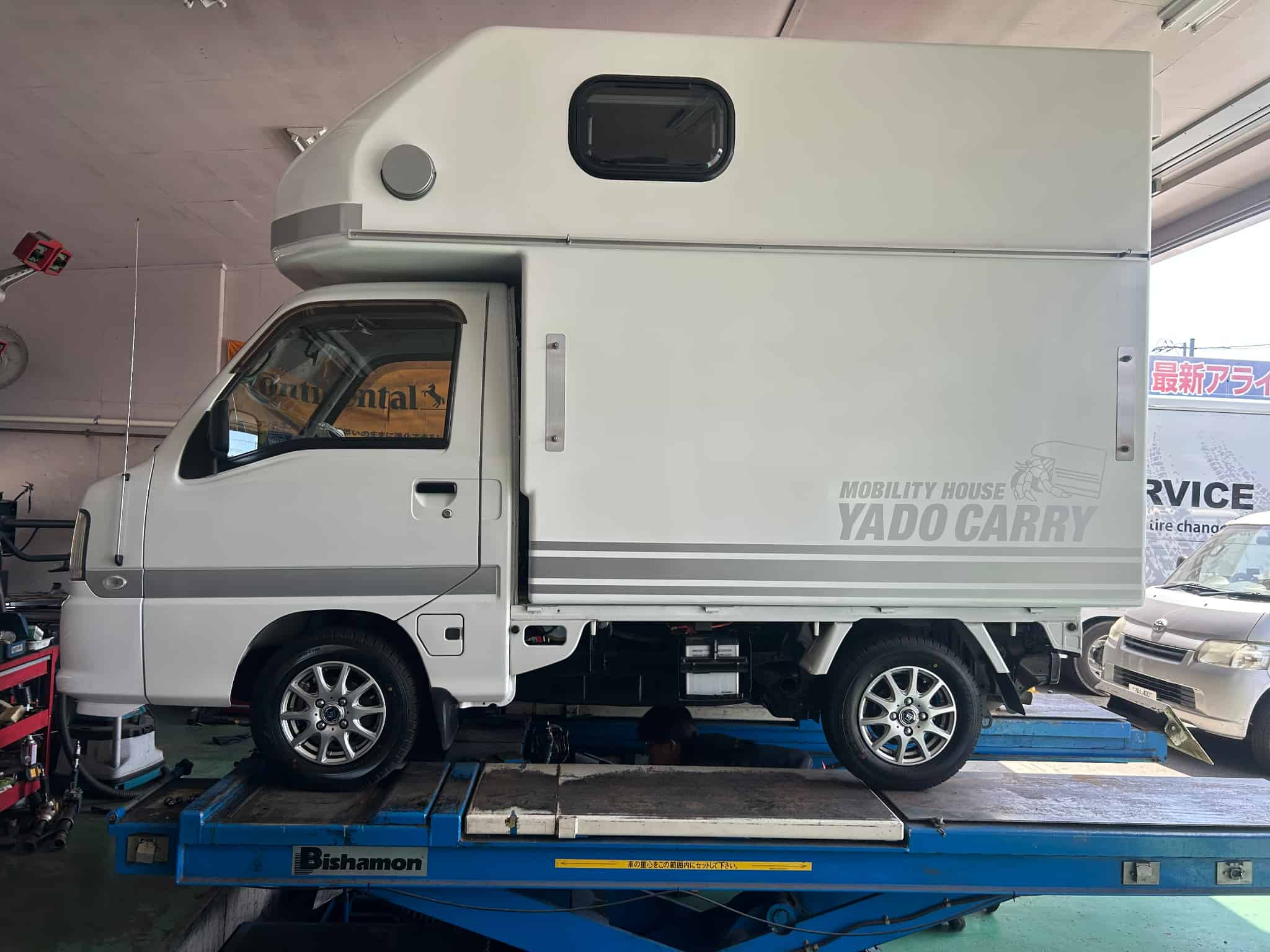 サンバーキャンピング仕様車へ　ダンロップのバンタイヤアルミセットの画像