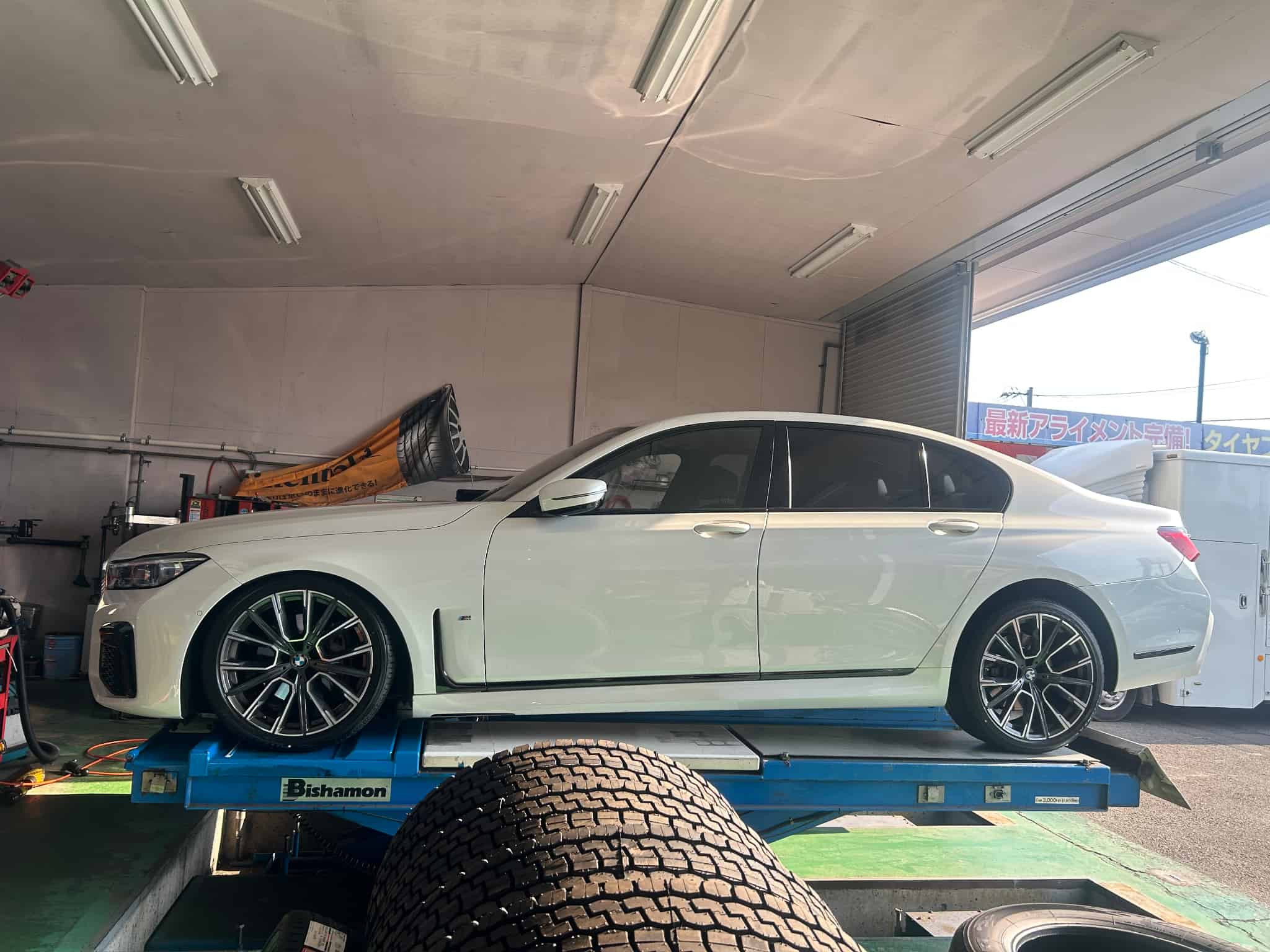 BMW７シリーズへ　ブリヂストンのランフラットタイヤの画像